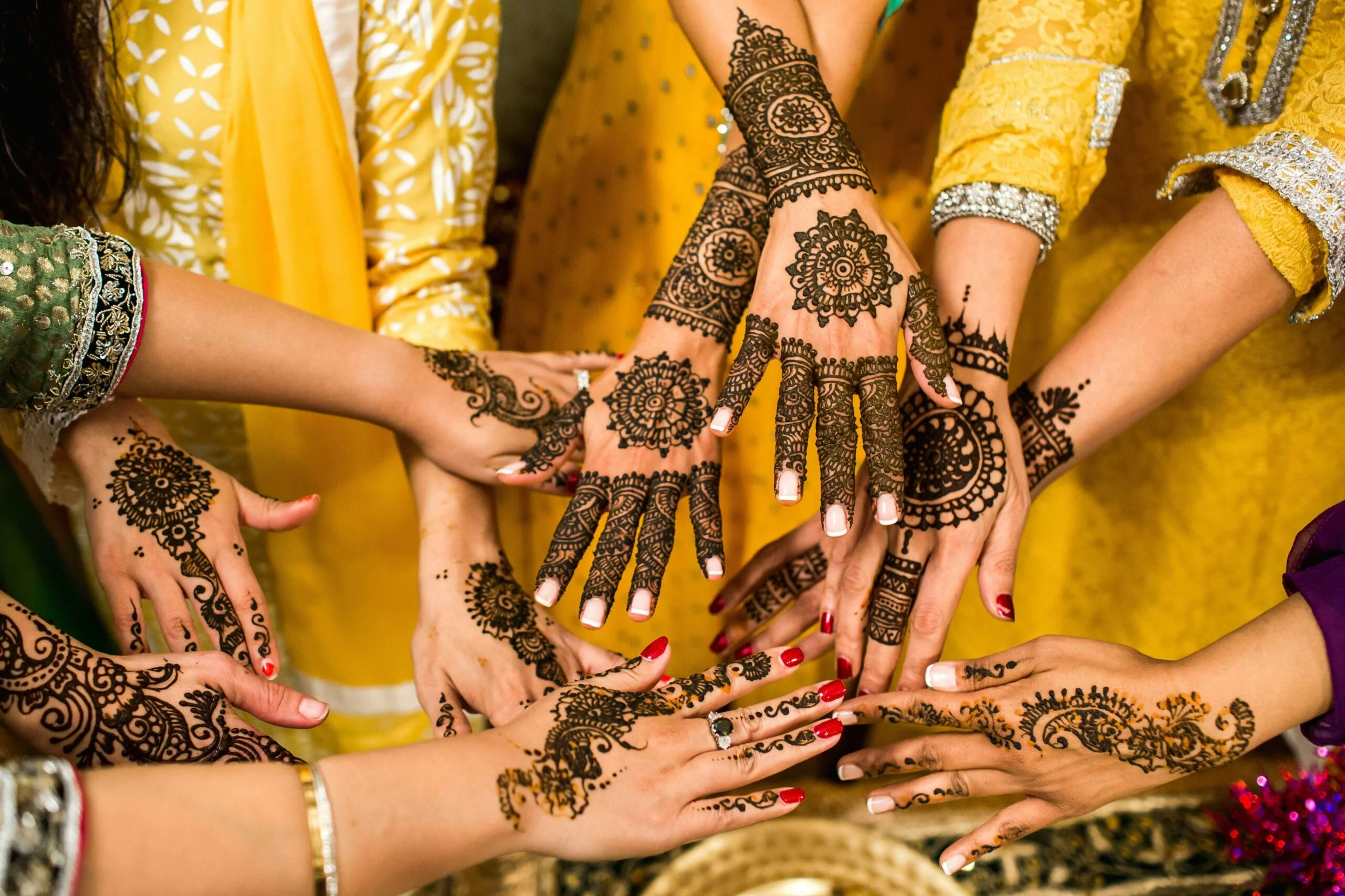 Mehendi hands